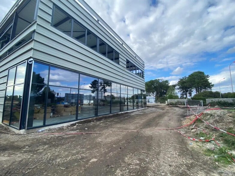 3 Rue Toussaint Catros, Le Haillan for lease - Building Photo - Image 2 of 27