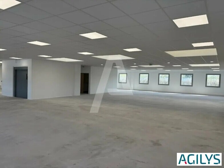 Flex dans Lisses à louer - Photo du bâtiment - Image 2 de 11