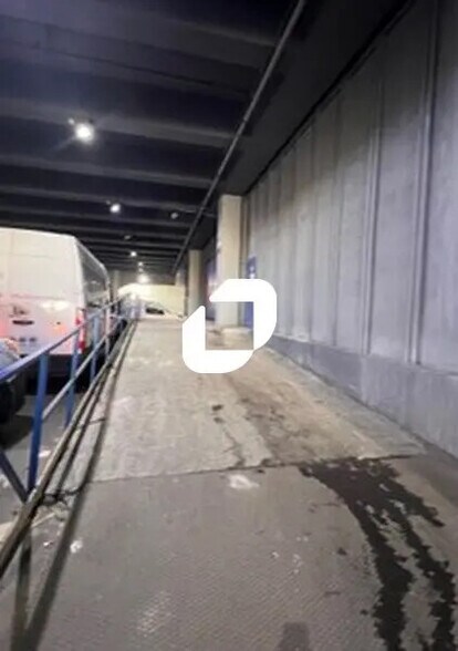 Flex dans Montreuil à louer - Photo du bâtiment - Image 2 de 4