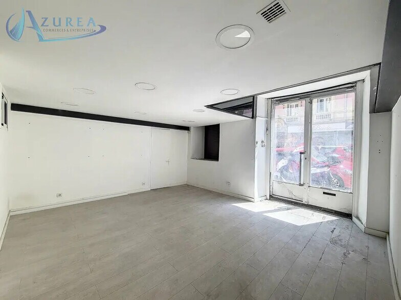 Retail in Nice for lease - Interior Photo - Image 1 of 6