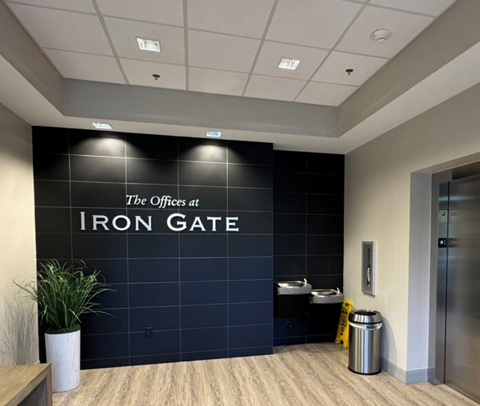 2725 Iron Gate Dr, Wilmington, NC à vendre - Photo du bâtiment - Image 2 de 13