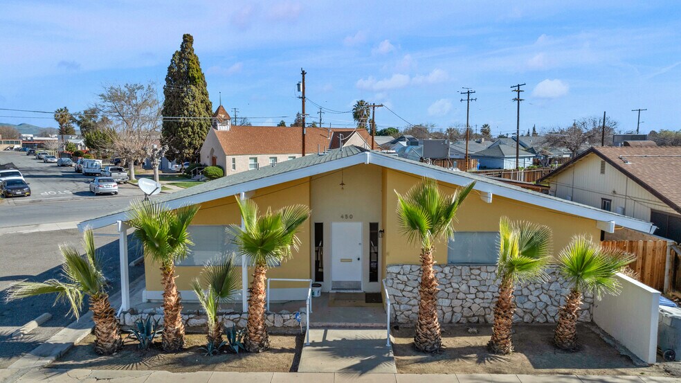 450 N 3rd St, Coalinga, CA à vendre - Photo du bâtiment - Image 1 de 17