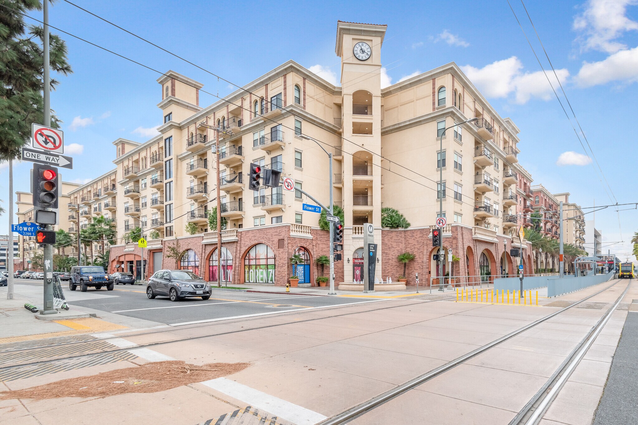 325 W Adams Blvd, Los Angeles, CA à louer Photo principale- Image 1 de 5