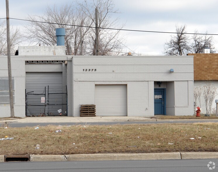 12375 E Eight Mile Rd, Warren, MI à vendre - Photo du bâtiment - Image 2 de 3