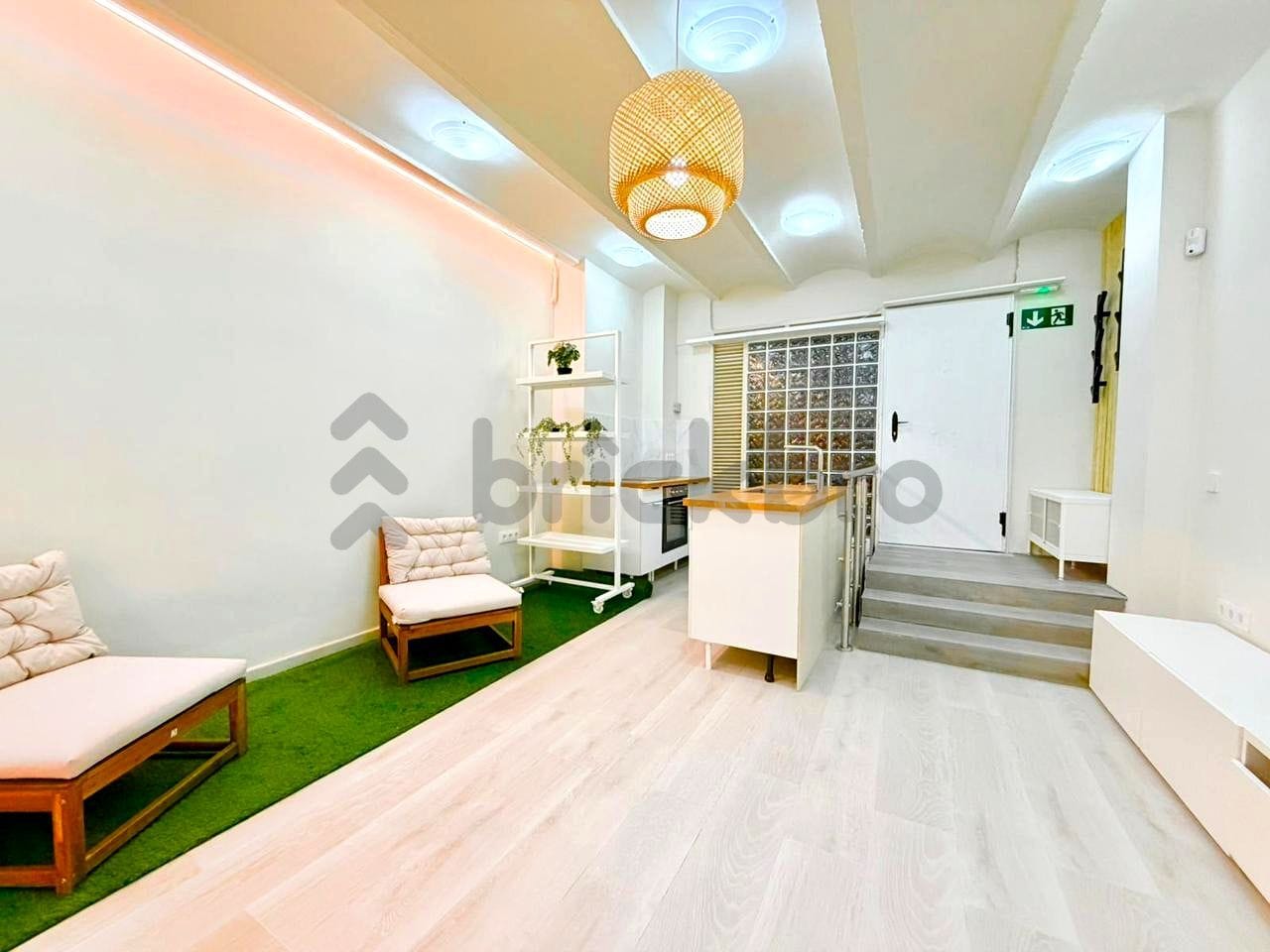 Retail in Barcelona, Barcelona for lease Interior Photo- Image 1 of 14