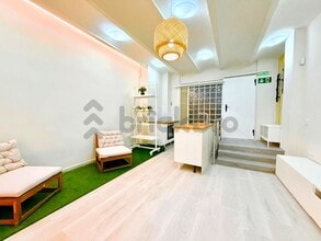 Retail in Barcelona, Barcelona for lease Interior Photo- Image 1 of 14