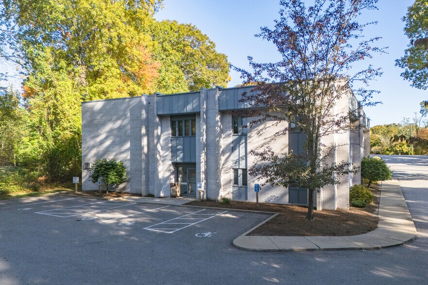 390 Toll Gate Rd, Warwick, RI à vendre - Photo du bâtiment - Image 3 de 10