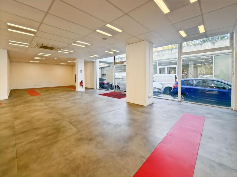 Office in Marseille for lease - Interior Photo - Image 3 of 20