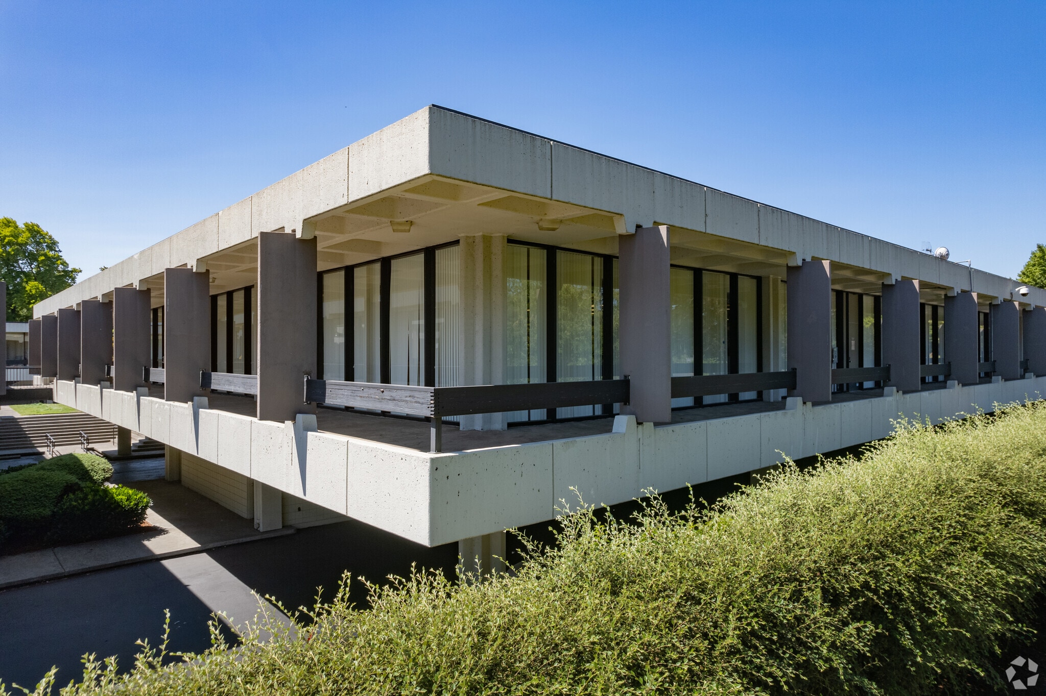 1425 NE Irving St, Portland, OR for lease Primary Photo- Image 1 of 3