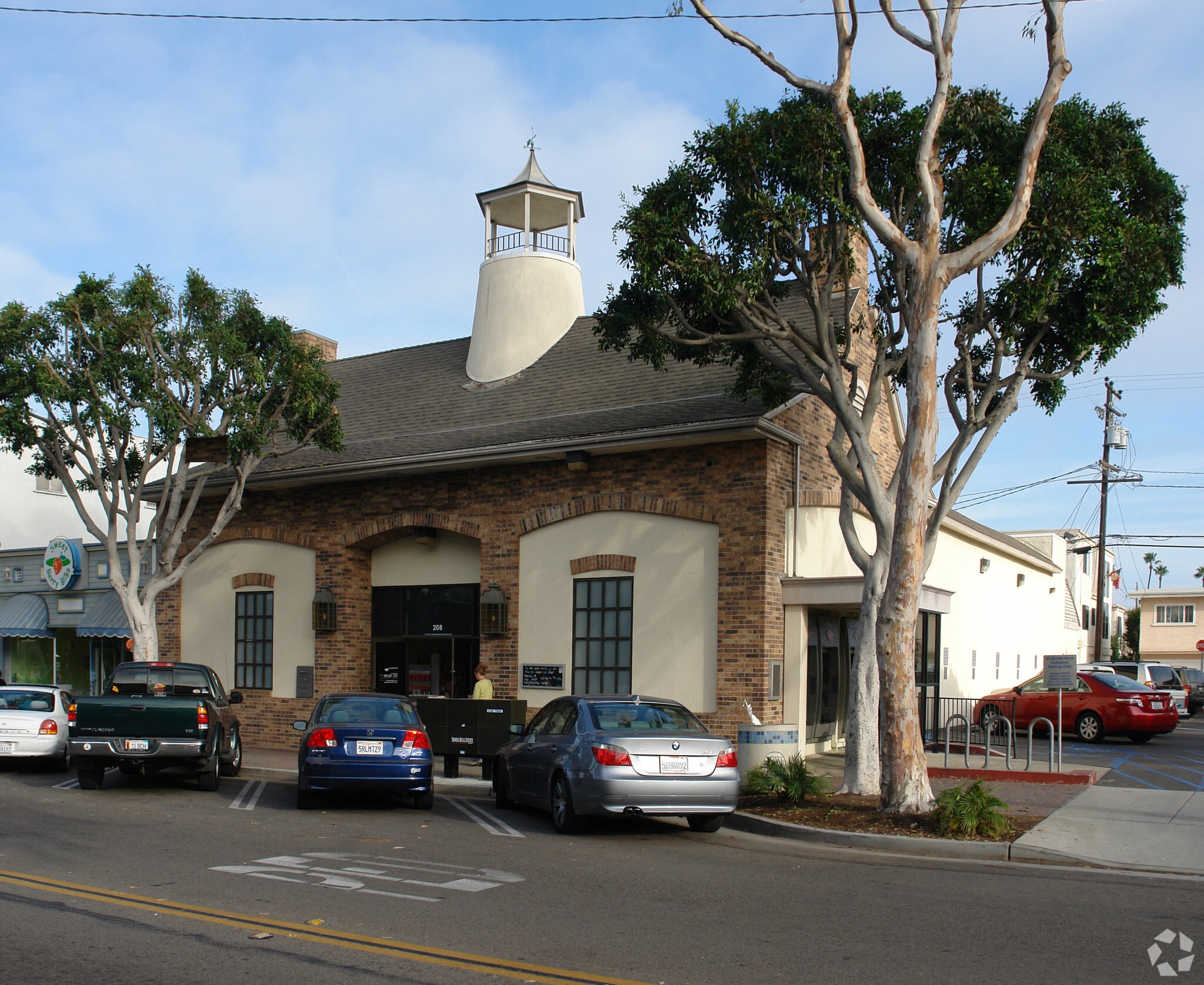 208 Main St, Seal Beach, CA à louer Photo du bâtiment- Image 1 de 8