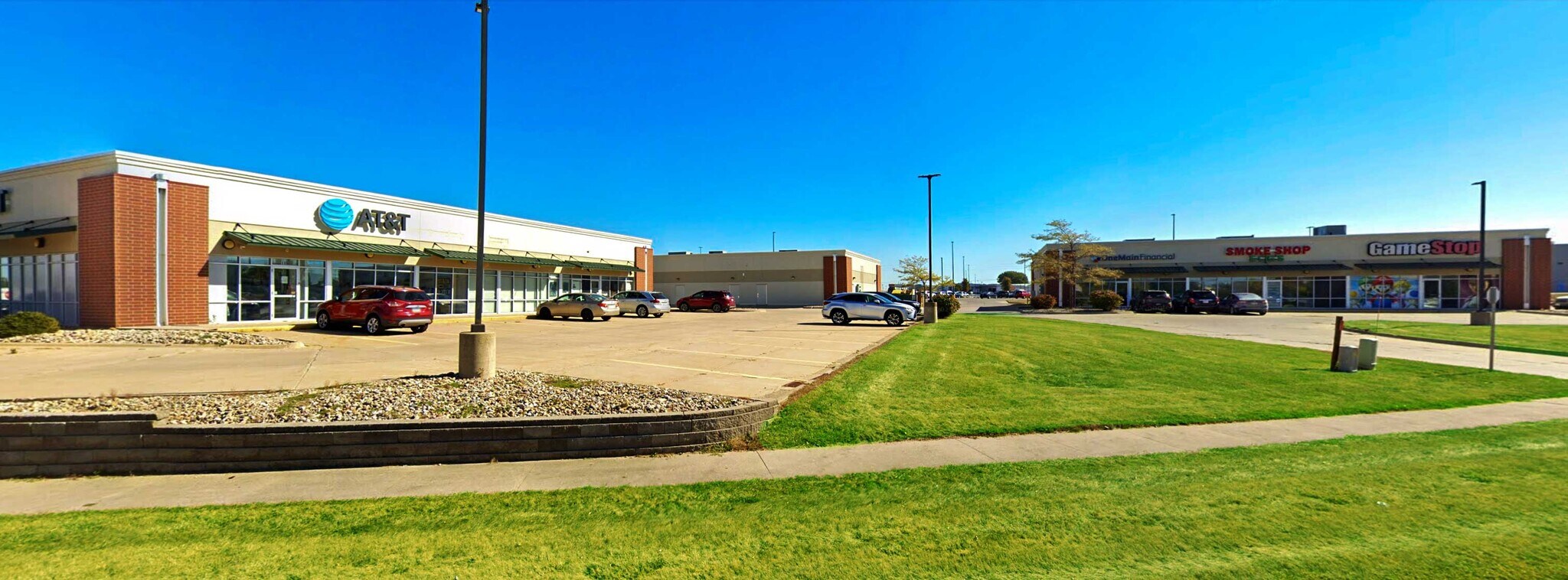402-556 Indian Head Dr, Mason City, IA for lease Building Photo- Image 1 of 8