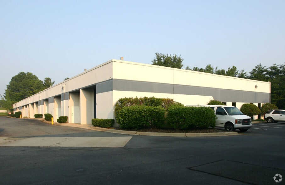 2848 Queen City Dr, Charlotte, NC à louer - Photo du bâtiment - Image 2 de 5