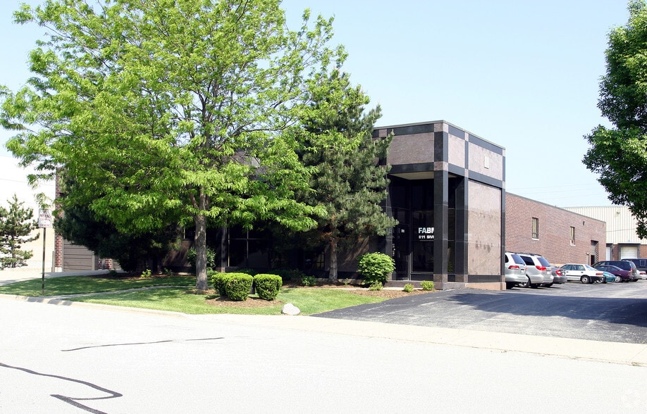 811 Sivert Dr, Wood Dale, IL à louer - Photo du bâtiment - Image 2 de 3