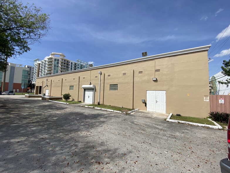 215-235 S 21st Ave, Hollywood, FL for lease - Building Photo - Image 2 of 27