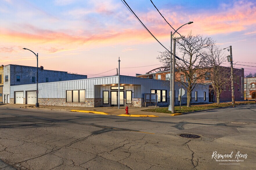 124 E River St, Momence, IL à vendre - Photo du bâtiment - Image 2 de 40