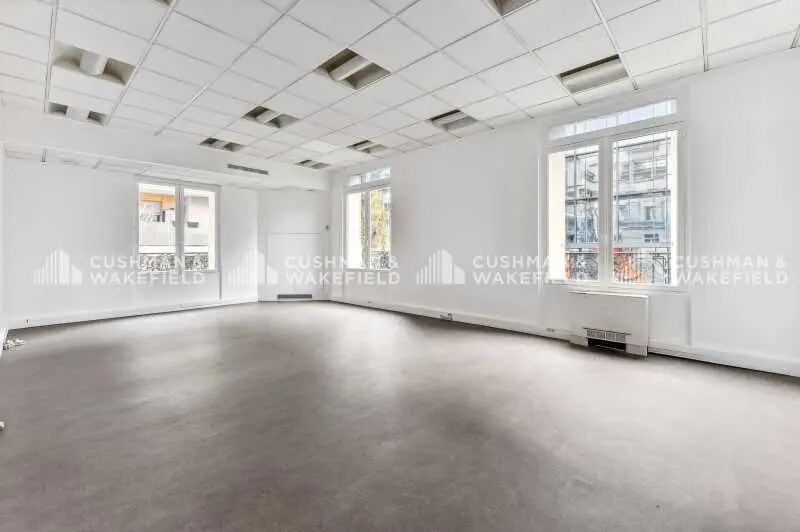 Office in Clichy for lease - Interior Photo - Image 3 of 8