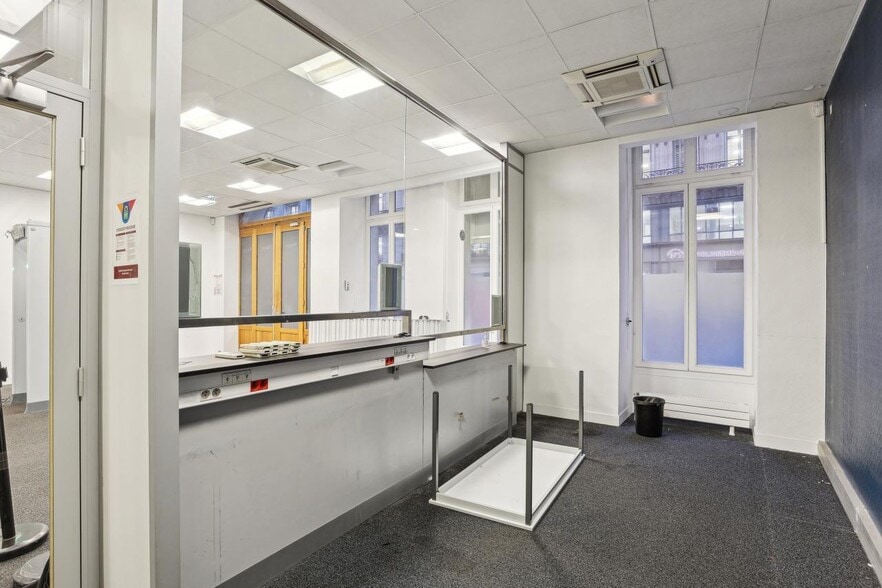54 Ter Rue De Châteaudun, Paris for lease - Interior Photo - Image 3 of 13