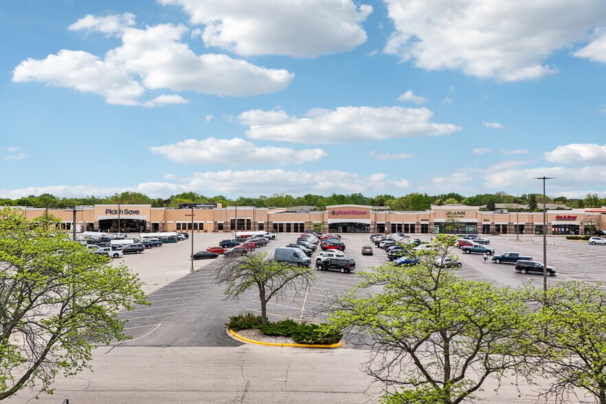 760-800 W Johnson St, Fond Du Lac, WI for lease - Building Photo - Image 2 of 5