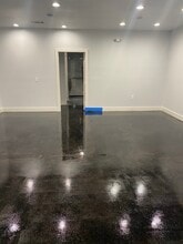 2105 Vilbig Rd, Dallas, TX for lease Interior Photo- Image 1 of 4