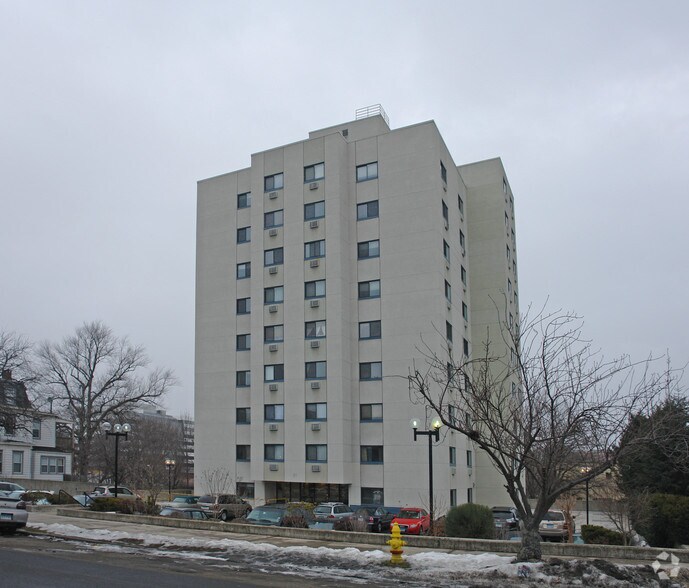 51 Schuyler Ave, Stamford, CT à vendre - Photo du bâtiment - Image 2 de 3