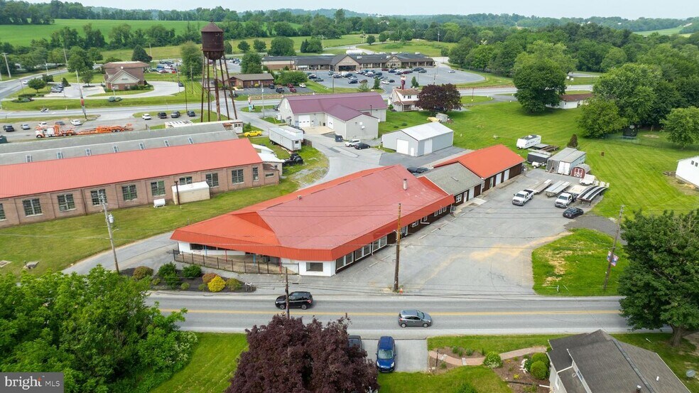 417 Newport Ave, Christiana, PA à vendre - Photo du bâtiment - Image 3 de 8