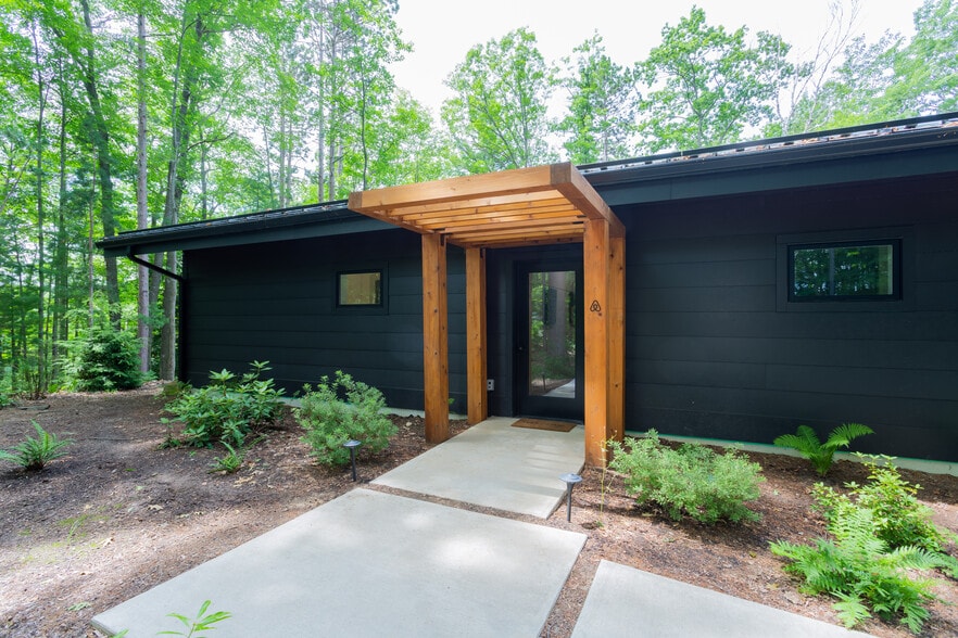 7103 Lake View Rdg, Lake Ann, MI à vendre - Photo du bâtiment - Image 3 de 68