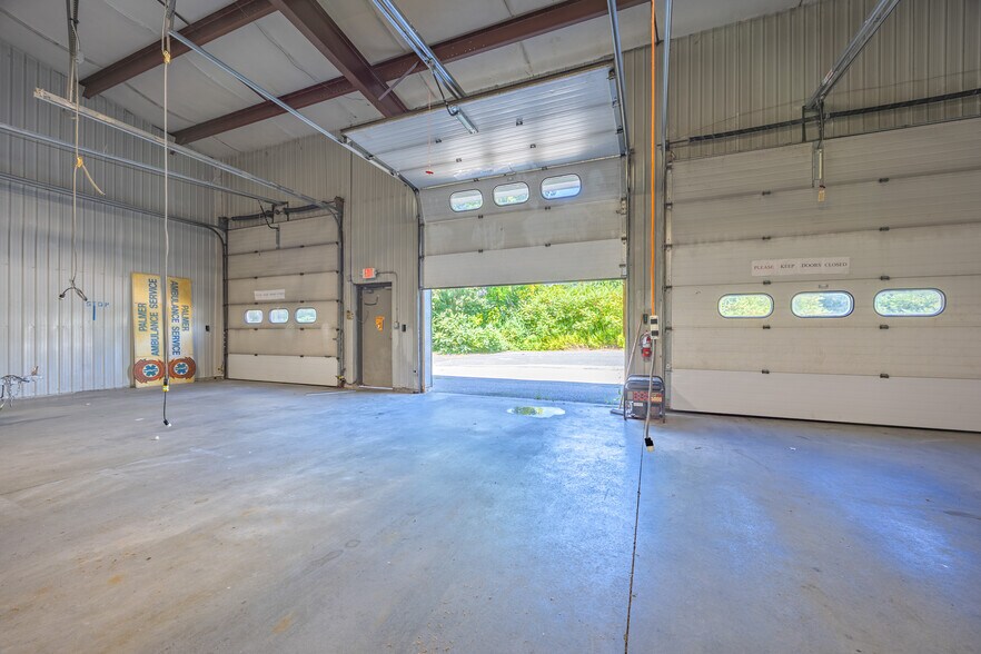 4 Shearer St, Palmer, MA à vendre - Photo du bâtiment - Image 3 de 24