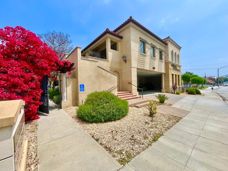 7 W Foothill Blvd, Arcadia, CA à vendre - Photo du bâtiment - Image 2 de 11
