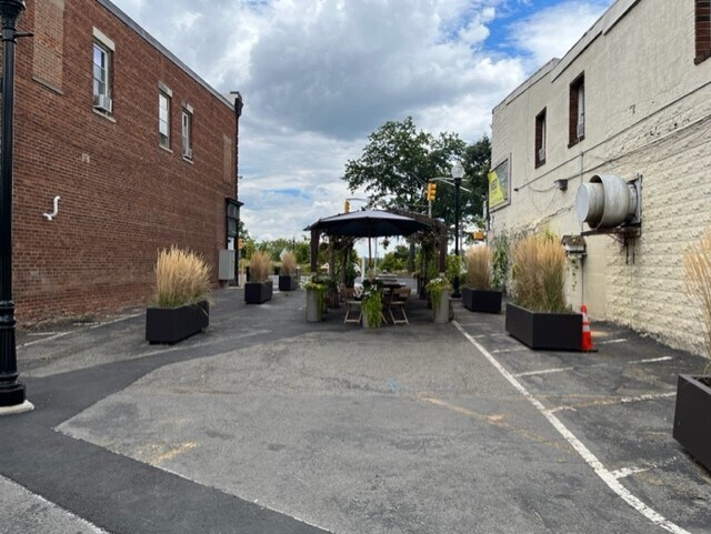 98 Speedwell Ave, Morristown, NJ à vendre - Photo du bâtiment - Image 3 de 12