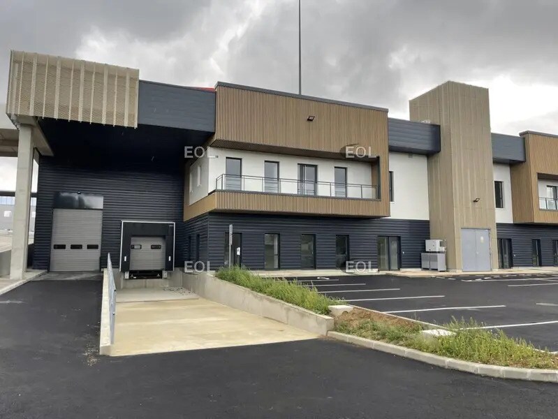 Flex in Élancourt for lease Building Photo- Image 1 of 27