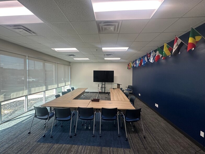 5308 Wurzbach Rd, San Antonio, TX for lease - Building Photo - Image 3 of 18