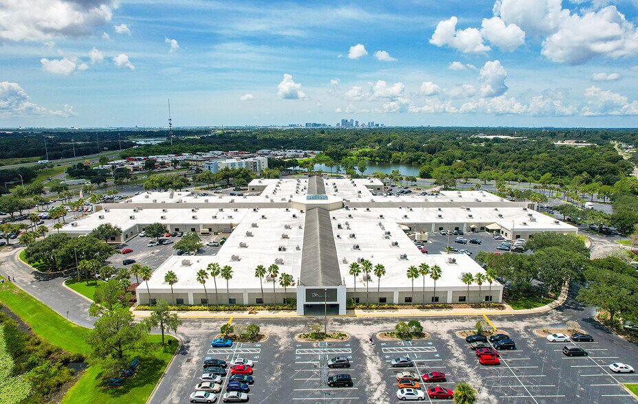 6302 E Dr Martin Luther King Jr Blvd, Tampa, FL à louer - Photo du bâtiment - Image 1 de 12