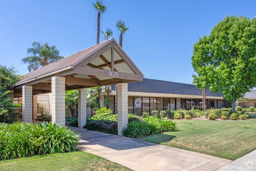 1625 E Shaw Ave, Fresno, CA à louer - Photo du bâtiment - Image 1 de 7