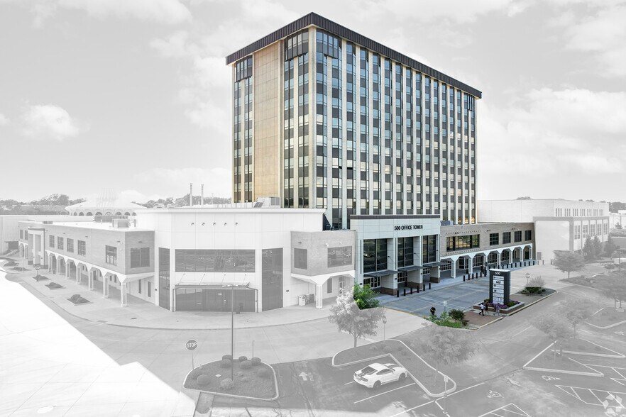 600 Northwest Plz, Saint Ann, MO à louer - Photo du bâtiment - Image 3 de 13