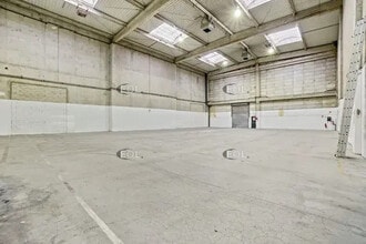 Office in Saint-Ouen-sur-Seine for lease Interior Photo- Image 1 of 1