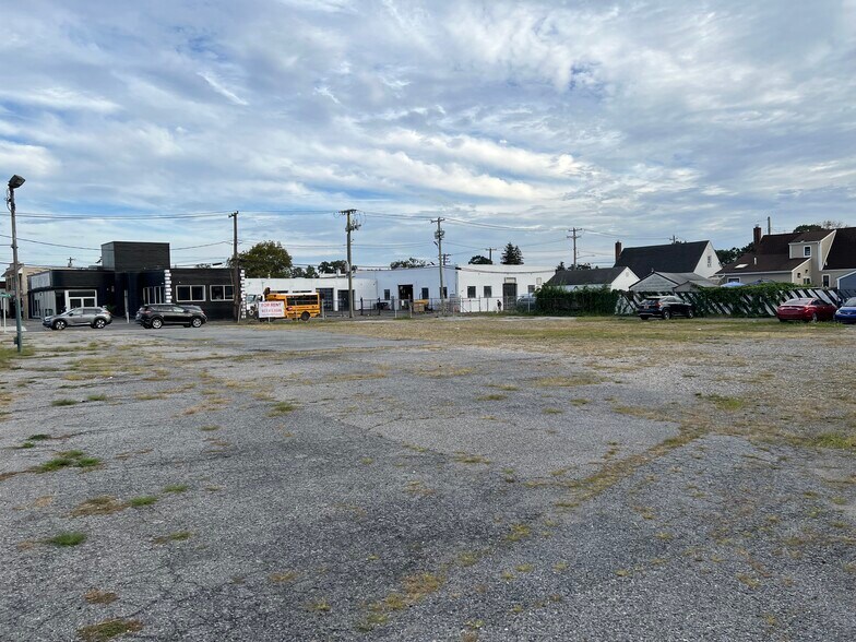 450 W Merrick Rd, Valley Stream, NY à vendre - Photo du bâtiment - Image 2 de 2