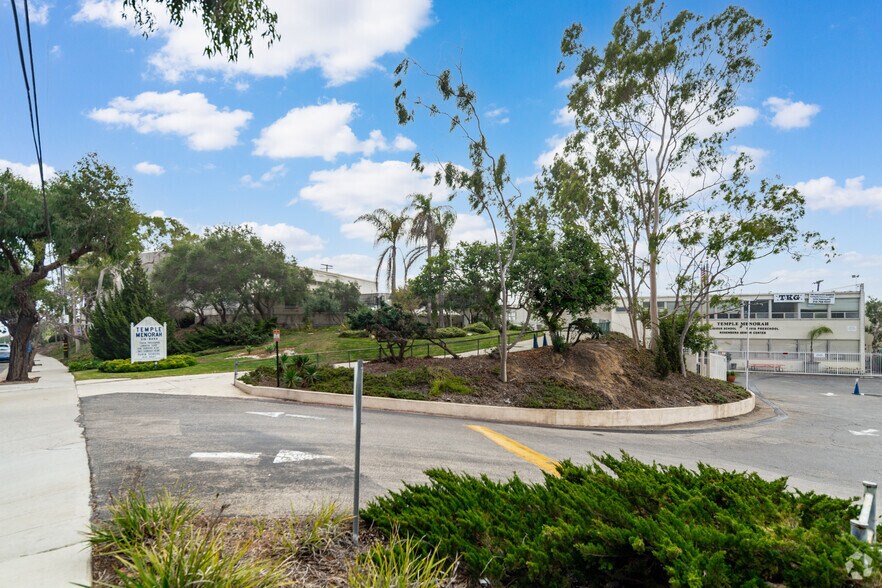 1101 Camino Real, Redondo Beach, CA à louer - Photo du bâtiment - Image 2 de 2