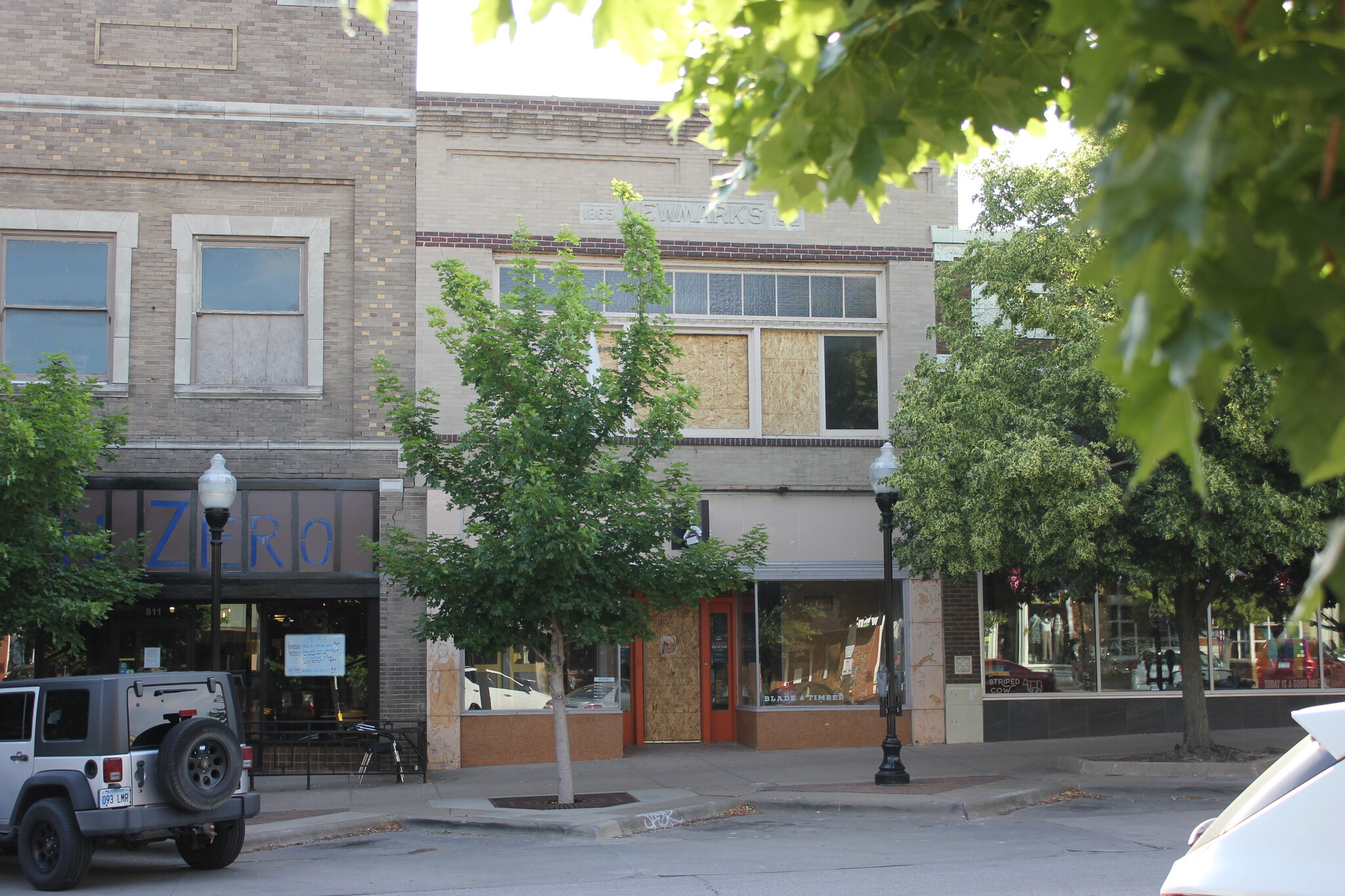 809 Massachusetts St, Lawrence, KS for sale Primary Photo- Image 1 of 1