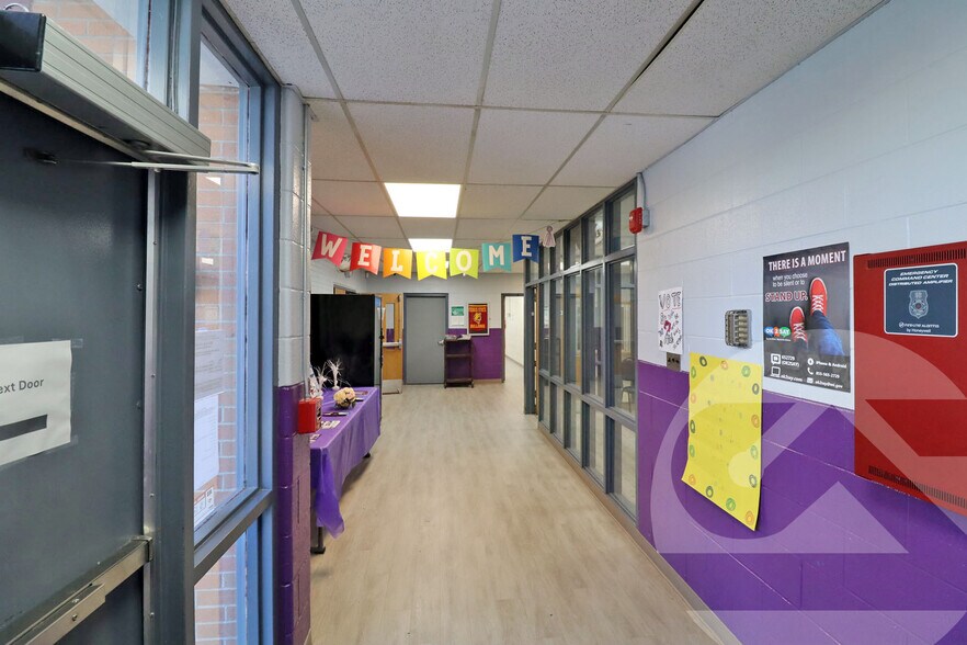 22280 E Price Dr, Clinton Township, MI à vendre - Photo intérieure - Image 2 de 6