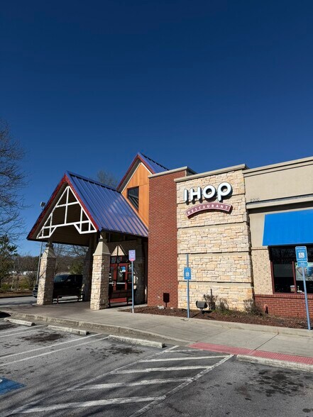 2910 Stonecrest Cir, Lithonia, GA for lease - Building Photo - Image 2 of 4