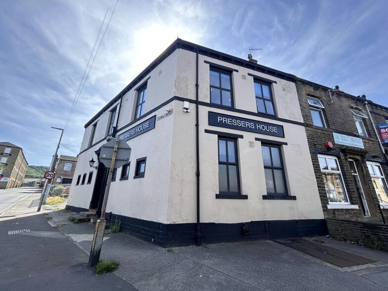 2 South Ln, Elland for sale - Building Photo - Image 2 of 10