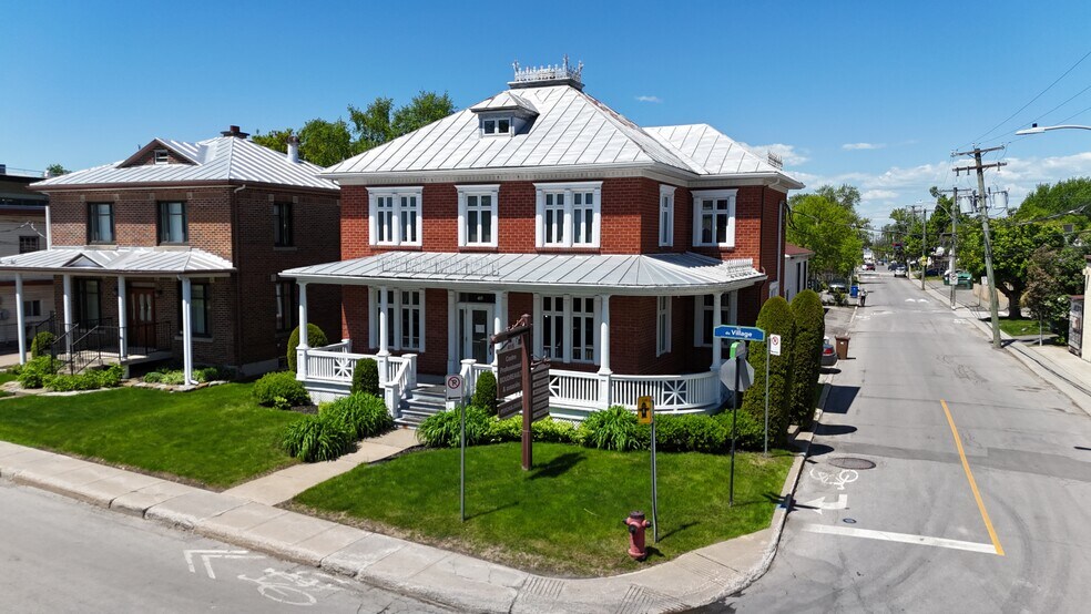 415 Rue Du Village, Repentigny, QC à vendre - Photo principale - Image 1 de 49