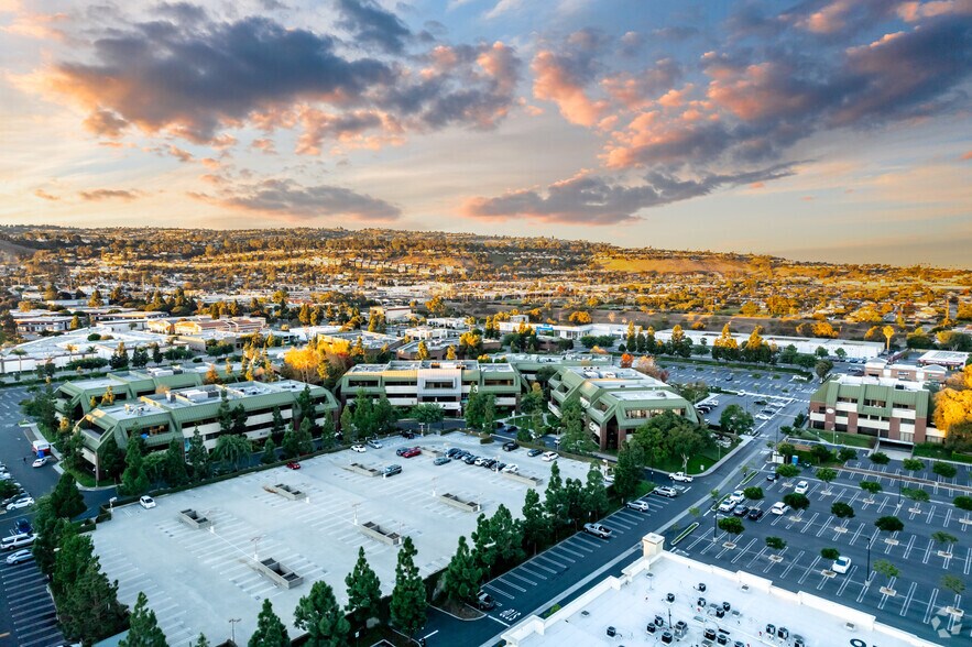 23430 Hawthorne Blvd, Torrance, CA à louer - Photo du bâtiment - Image 3 de 4