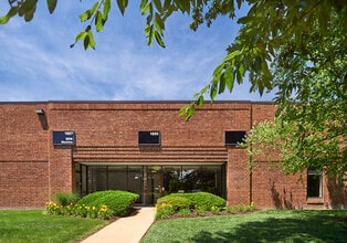 1601-1617 Manufacturers Dr, Fenton, MO à louer Photo du bâtiment- Image 2 de 5