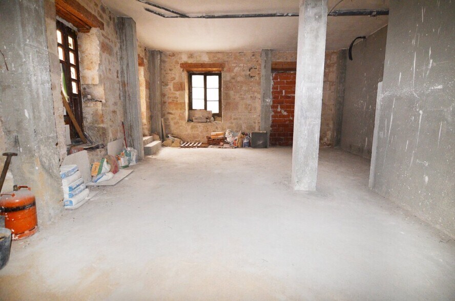 Retail in Salamanca, Salamanca for lease - Building Photo - Image 3 of 50