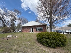 45 Londonderry Tpke, Hooksett, NH à louer Photo du bâtiment- Image 1 de 17