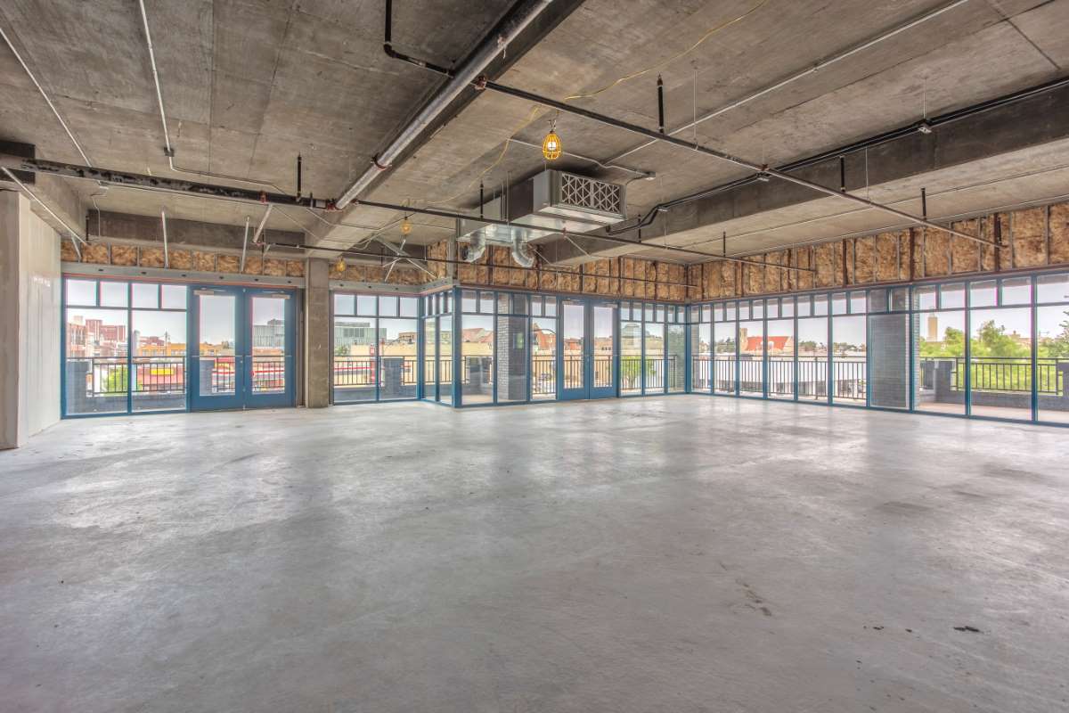 1122 N Broadway Ave, Oklahoma City, OK for lease Interior Photo- Image 1 of 8