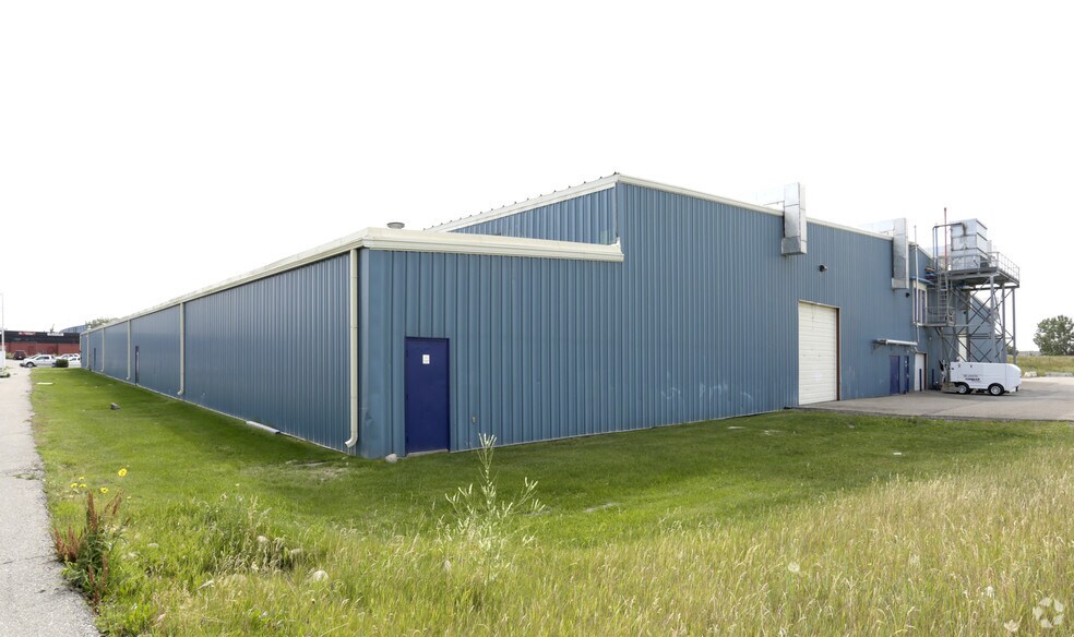 200 East Lake Cres NE, Airdrie, AB à louer - Photo du bâtiment - Image 3 de 15