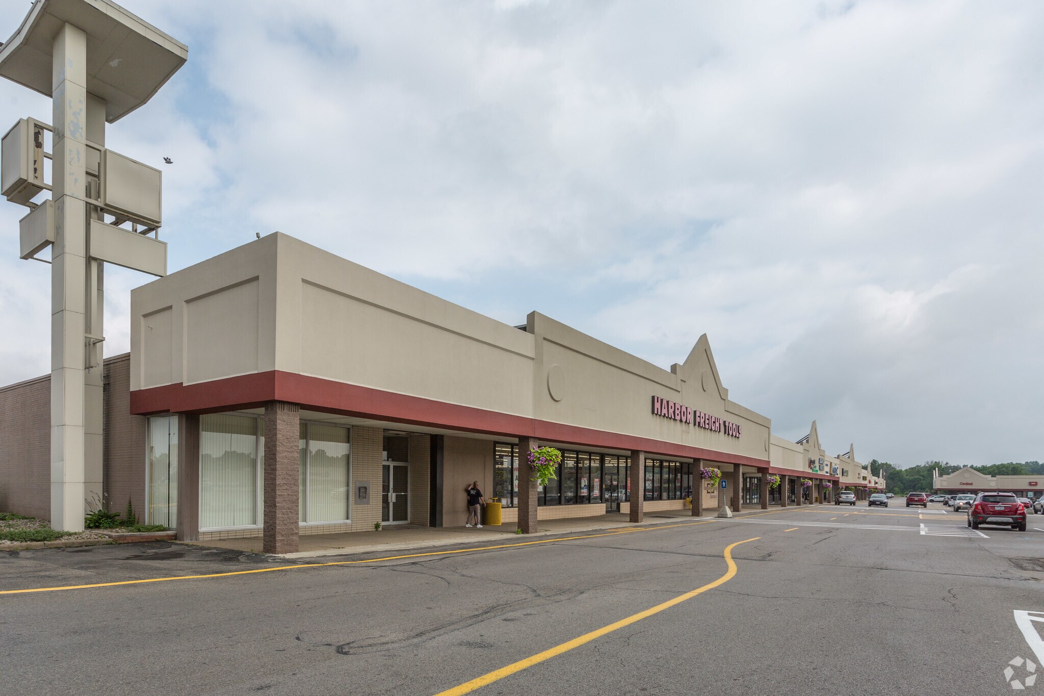 6000 Mahoning Ave, Youngstown, OH à louer Photo principale- Image 1 de 3