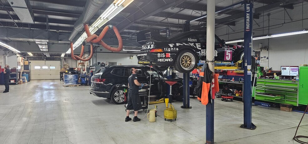 50-52 Miry Brook Rd, Danbury, CT à louer - Photo du bâtiment - Image 3 de 8